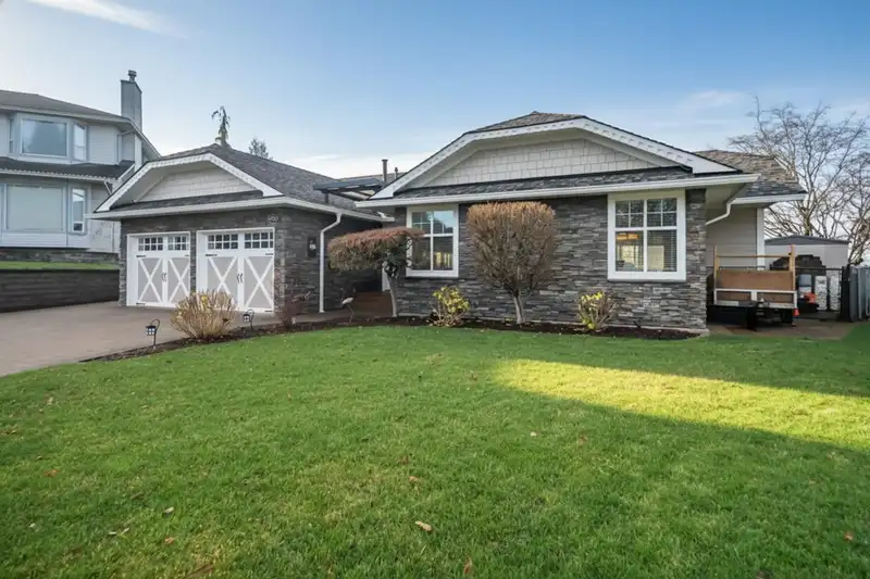 34900 ORION PLACE - photo 1 of 39