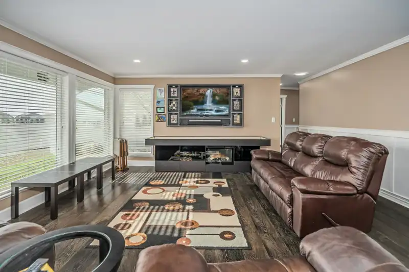 34900 ORION PLACE - photo 3 of 39