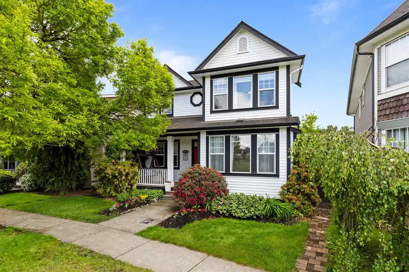 36076 SHADBOLT AVENUE - photo 1 of 40