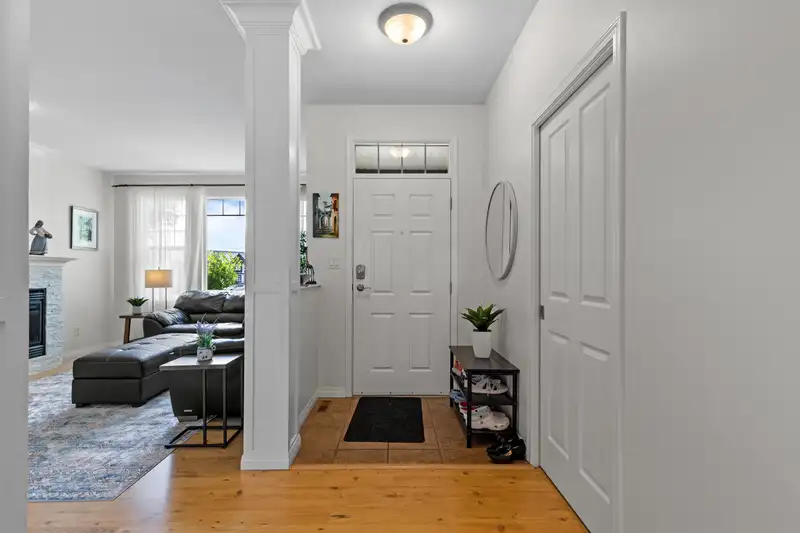 36076 SHADBOLT AVENUE - photo 4 of 40