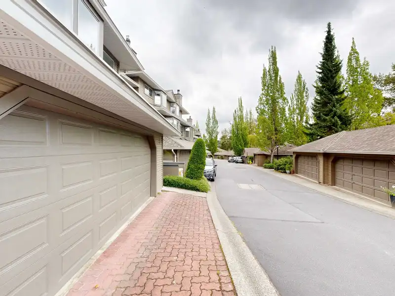 8873 LARKFIELD DRIVE - photo 2 of 32