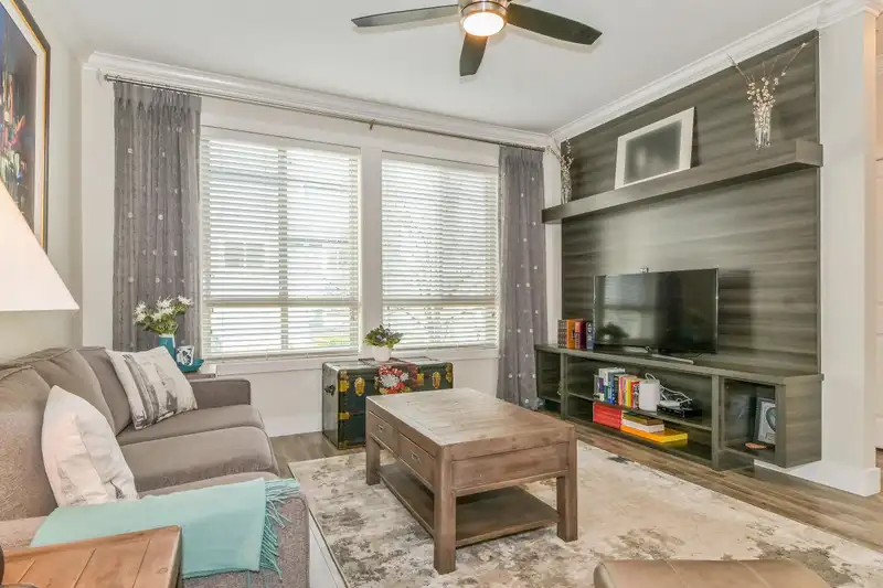 1 19913 70 AVENUE - photo 3 of 37