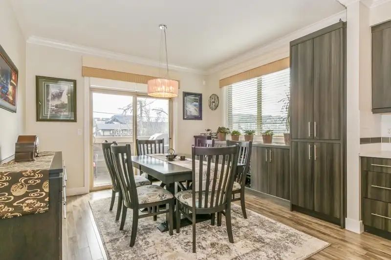 1 19913 70 AVENUE - photo 4 of 37
