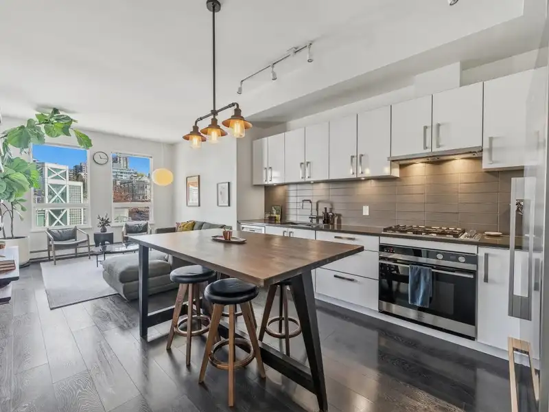 408 105 W 2ND STREET - photo 1 of 17