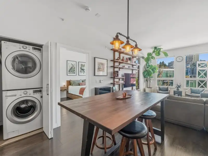 408 105 W 2ND STREET - photo 4 of 17