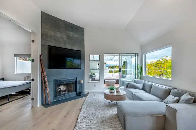 304 1665 ARBUTUS STREET - photo 4 of 19