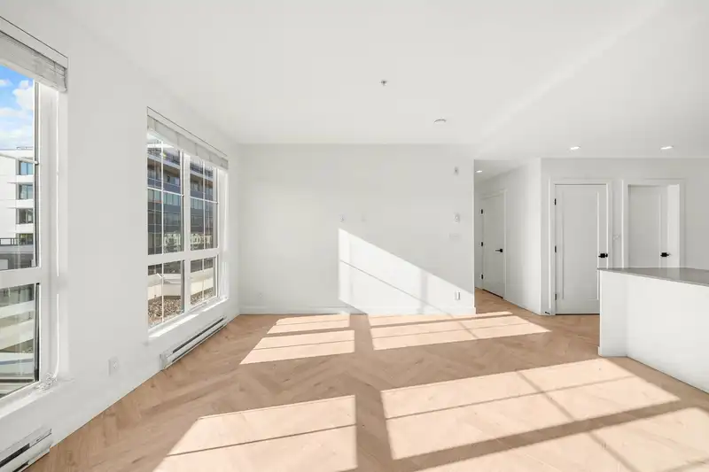 504 8353 200A STREET - photo 4 of 36