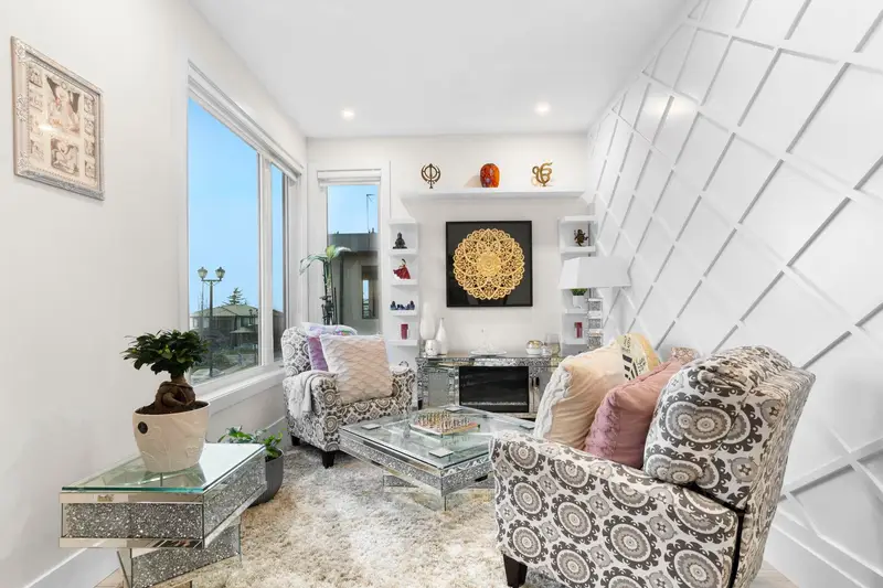 2727 MONTANA PLACE - photo 3 of 25