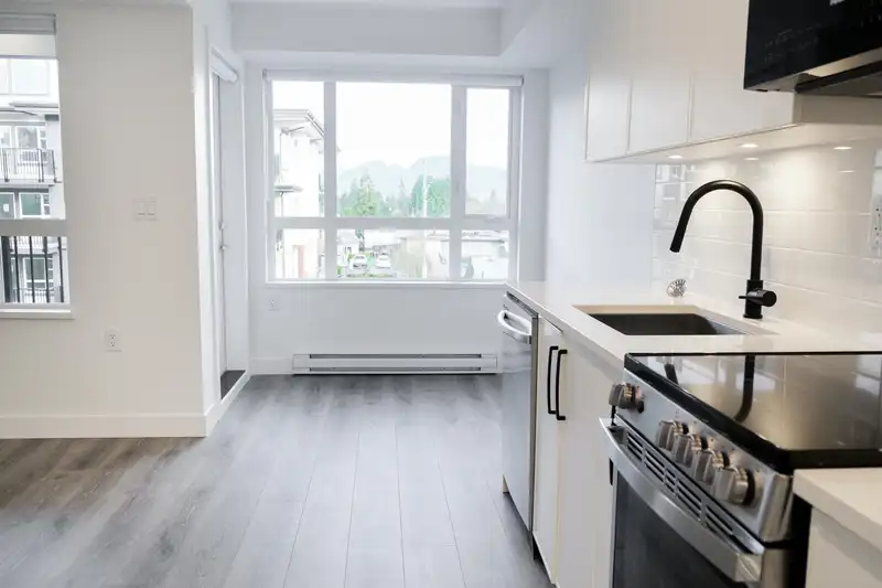 206 22575 BROWN AVENUE - photo 3 of 17