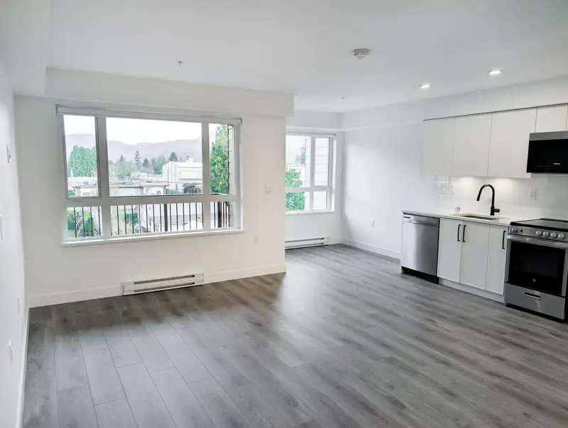 206 22575 BROWN AVENUE - photo 4 of 17