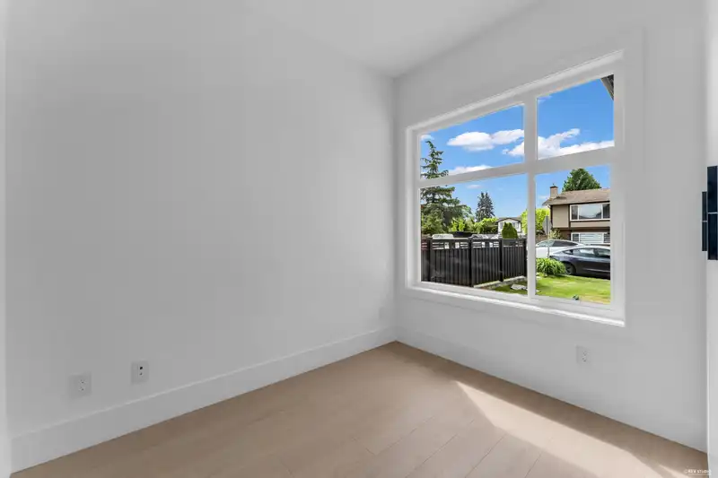 11665 89A AVENUE - photo 2 of 25