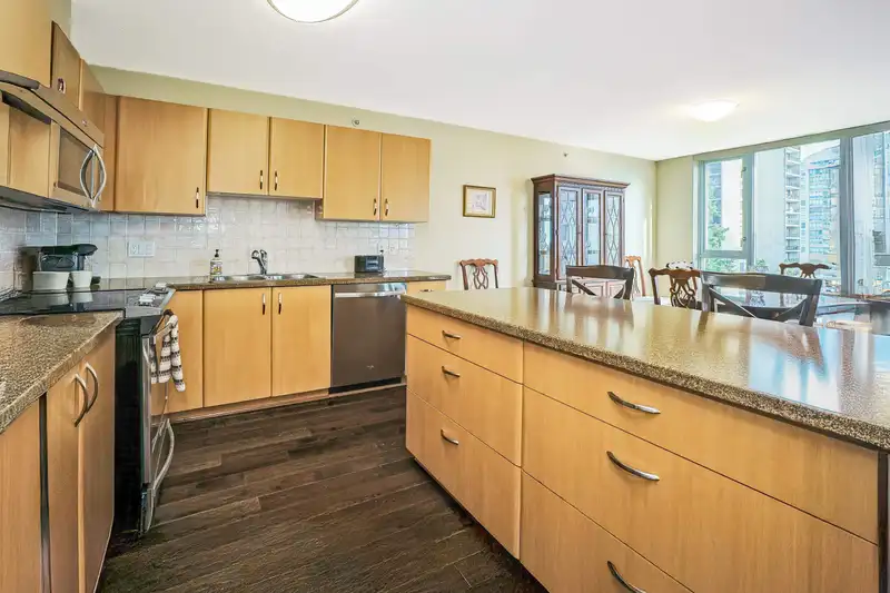 701 720 HAMILTON STREET - photo 4 of 38