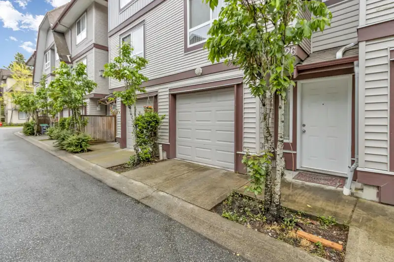 26 12730 66 AVENUE - photo 3 of 26