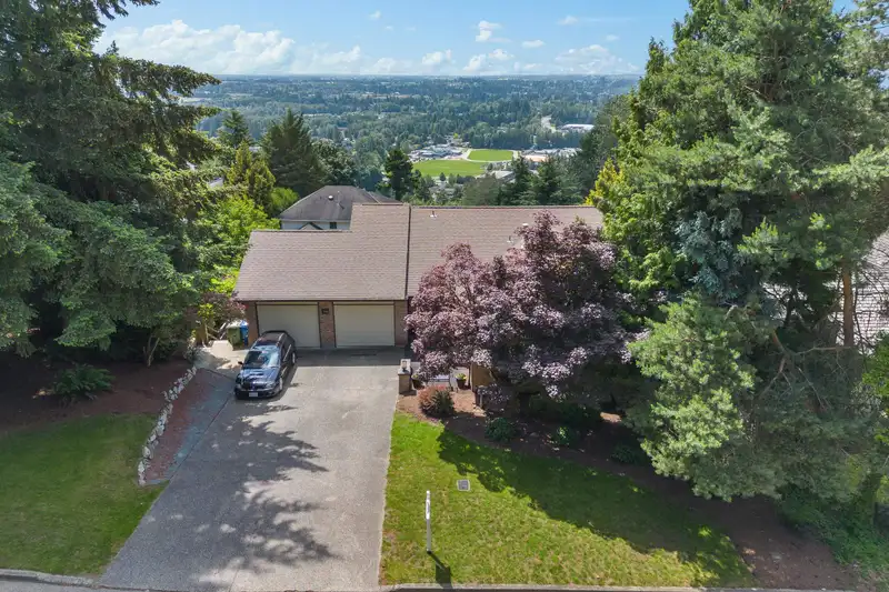 2641 ZURICH DRIVE - photo 3 of 40