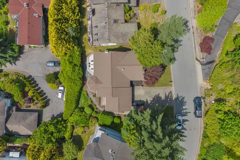 2641 ZURICH DRIVE - photo 4 of 40