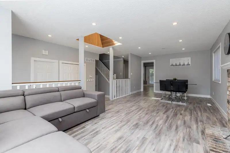 9435 149A STREET - photo 1 of 30