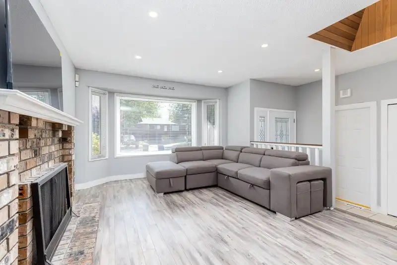9435 149A STREET - photo 2 of 30