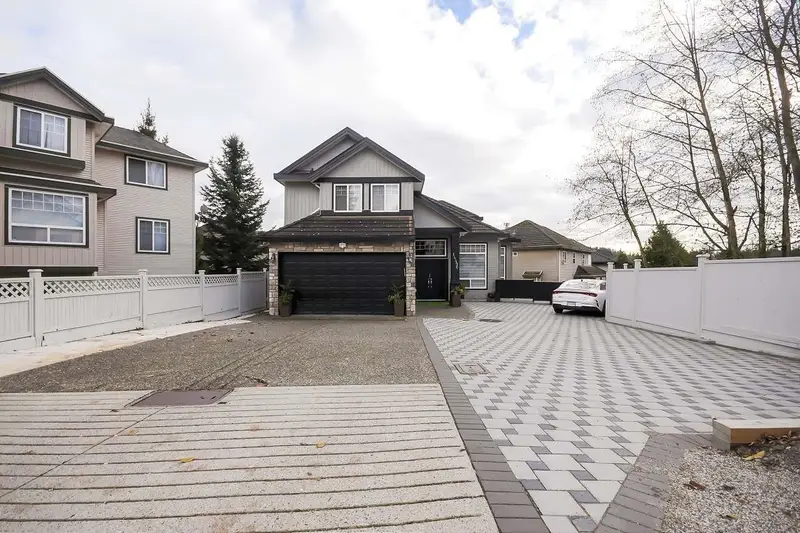 14496 67B AVENUE - photo 1 of 25