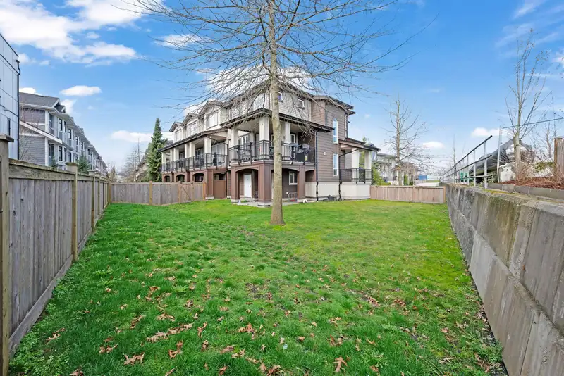 47 160 PEMBINA STREET - photo 4 of 26