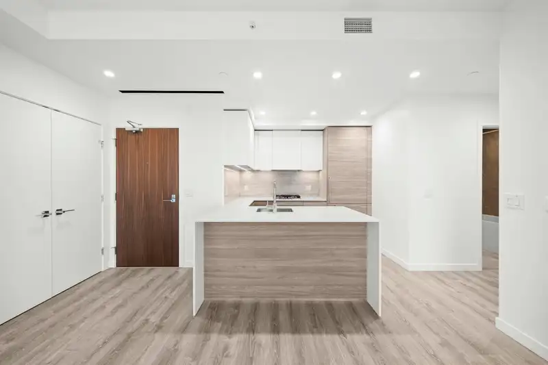 #1006 660 QUAYSIDE DRIVE - photo 2 of 28