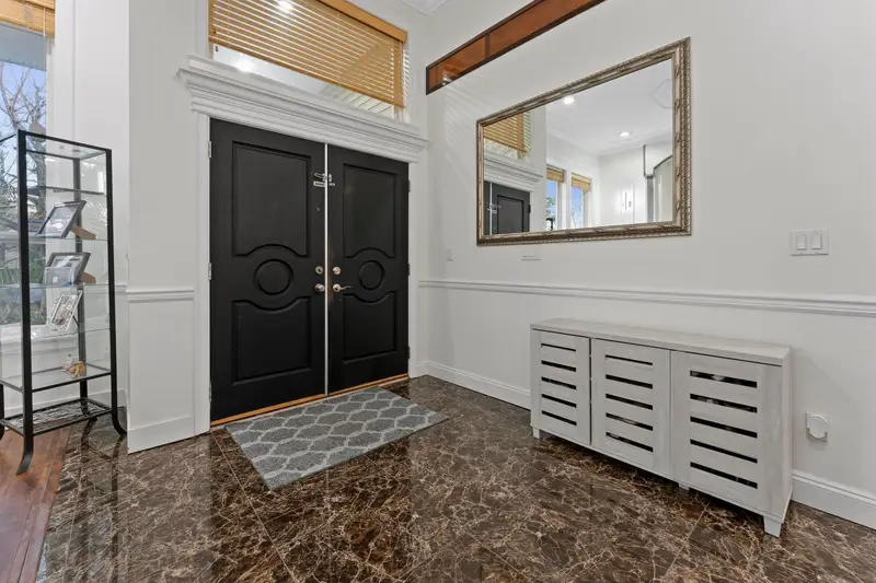 15181 68A AVENUE - photo 3 of 25