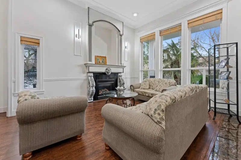 15181 68A AVENUE - photo 4 of 25