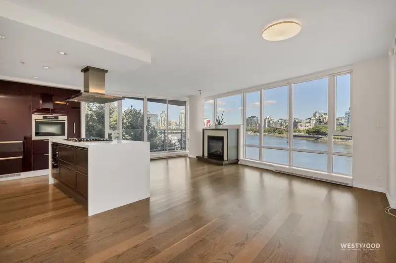 501 8 SMITHE MEWS - photo 1 of 37