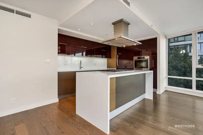 501 8 SMITHE MEWS - photo 3 of 37