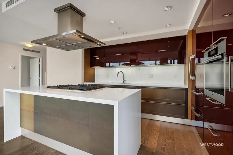 501 8 SMITHE MEWS - photo 4 of 37