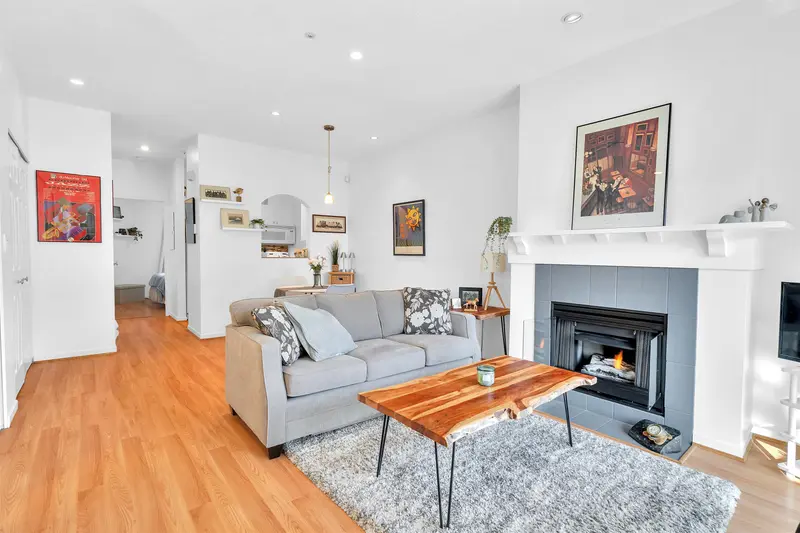 56 2422 HAWTHORNE AVENUE - photo 1 of 24