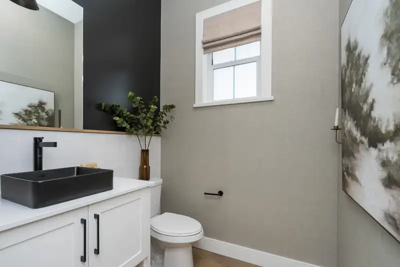 7658 196 STREET - photo 4 of 34