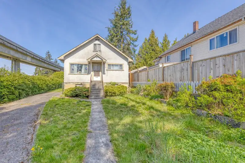 2323 DUBLIN STREET - photo 2 of 13