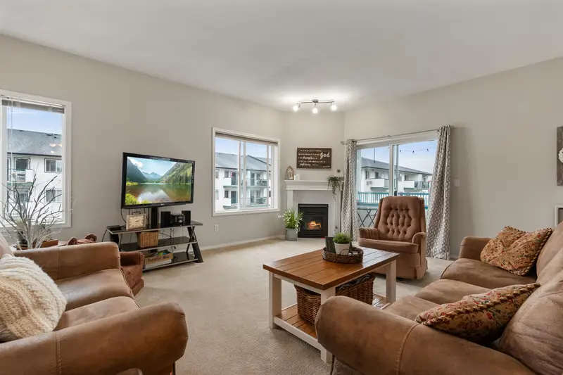 308 9143 EDWARD STREET - photo 2 of 25