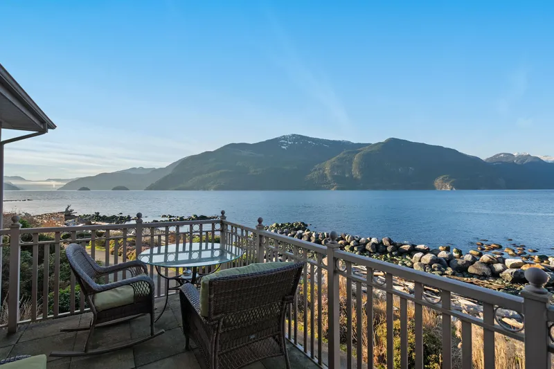 7 BEACH DRIVE - photo 2 of 25