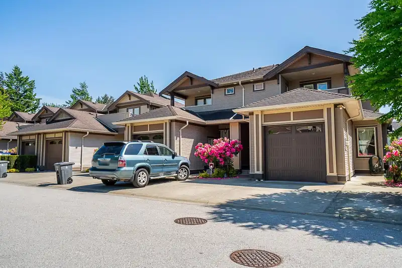 27 15168 66A AVENUE - photo 2 of 35