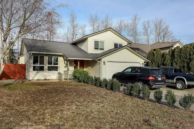 32275 CLINTON AVENUE - photo 1 of 25