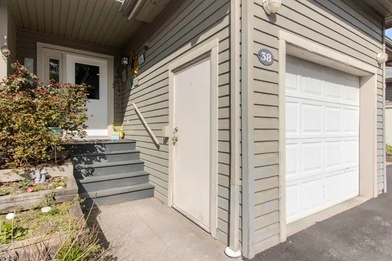 38 40200 GOVERNMENT ROAD - photo 3 of 21
