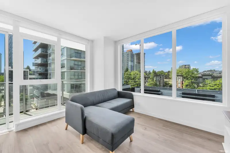 510 13428 105 AVENUE - photo 2 of 32