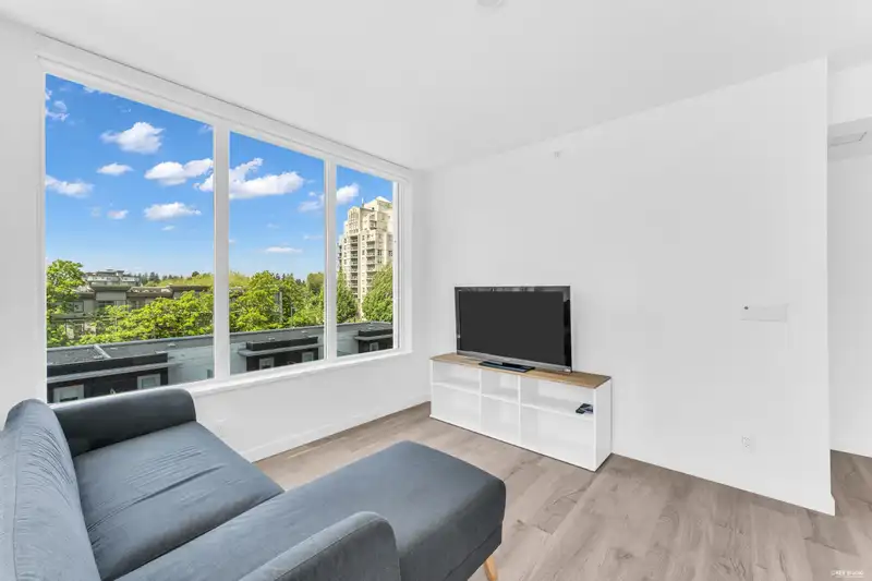 510 13428 105 AVENUE - photo 3 of 32