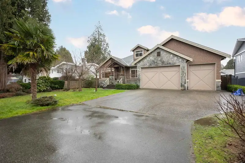 963 51A STREET - photo 2 of 40