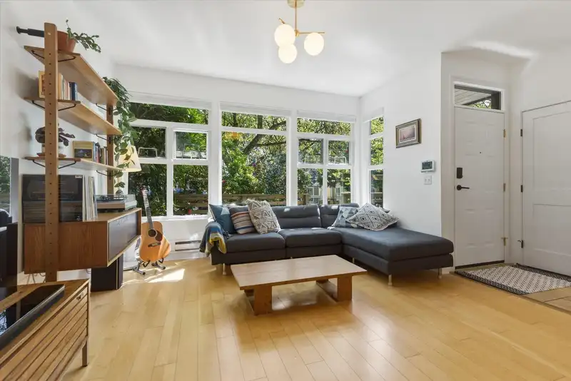 1073 E PENDER STREET - photo 2 of 40