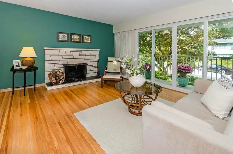 555 FORESS DRIVE - photo 4 of 40