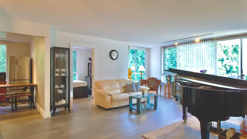 202 551 AUSTIN AVENUE - photo 1 of 31