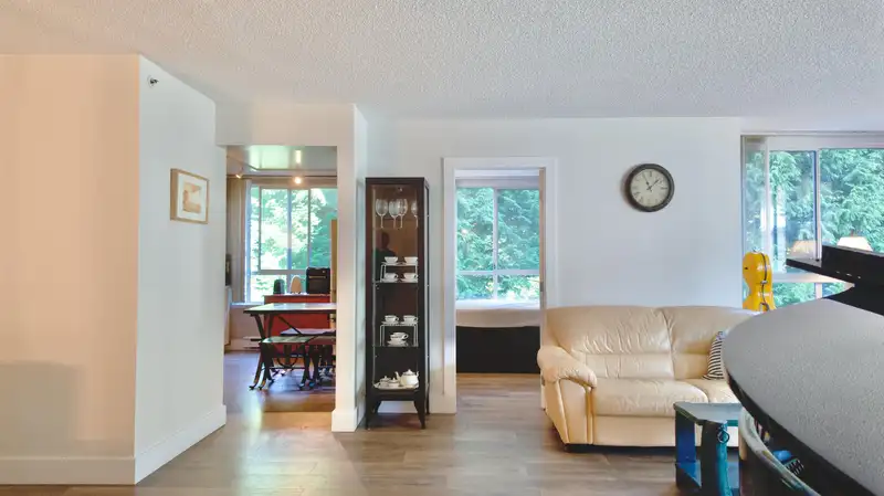 202 551 AUSTIN AVENUE - photo 4 of 31