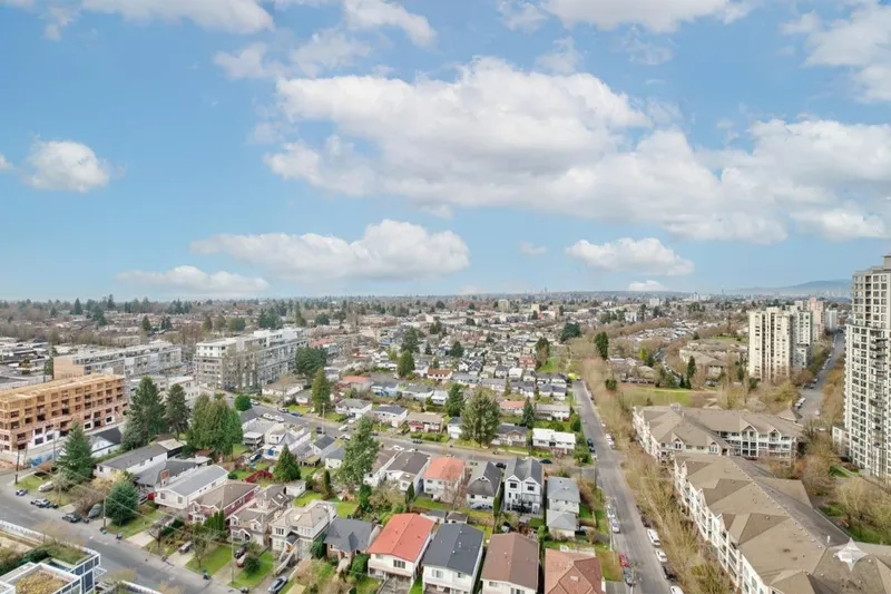 2301 5515 BOUNDARY ROAD - photo 2 of 25