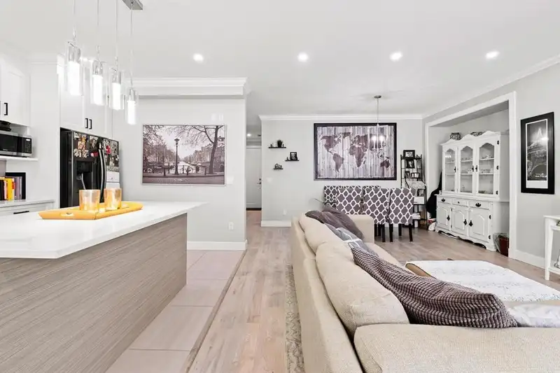 19436 72A AVENUE - photo 4 of 18