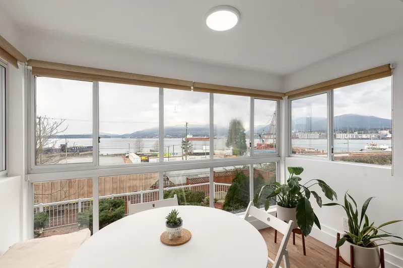 207 2211 WALL STREET - photo 2 of 25