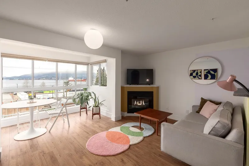 207 2211 WALL STREET - photo 3 of 25