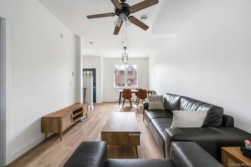 107 707 ROBINSON STREET - photo 2 of 18