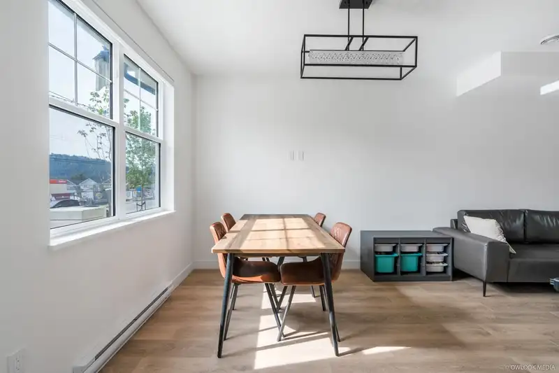 107 707 ROBINSON STREET - photo 4 of 18